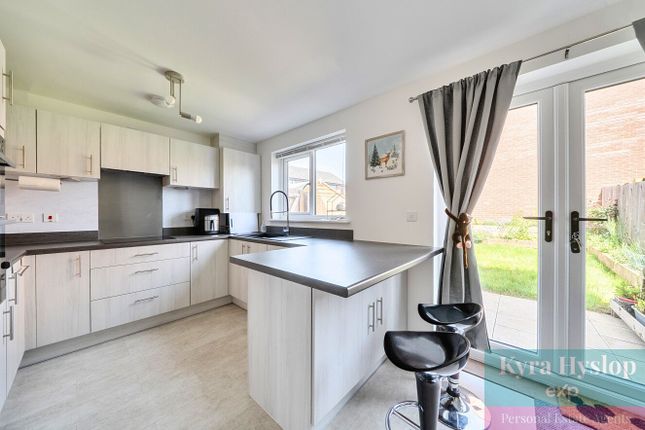 56 Viking Grove, Exeter photo 3