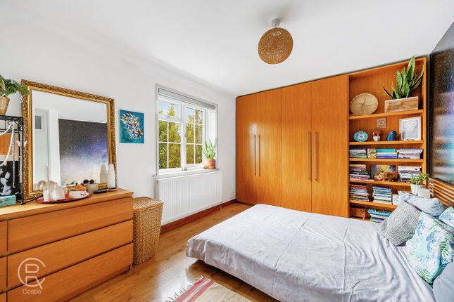 135, Westcott Crescent, London photo 4