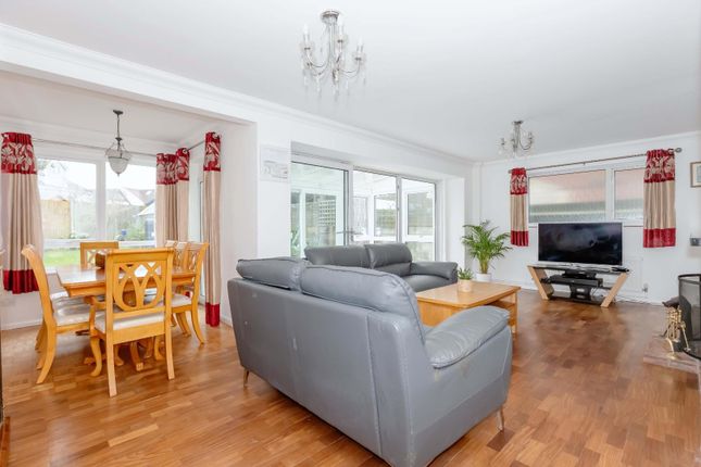 31, Beach Green, Shoreham-By-Sea photo 2