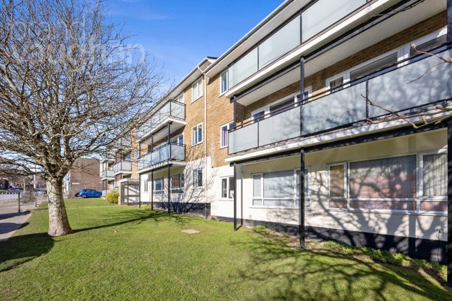 25 Mayfield Court,, Lustrells Vale, Brighton photo 2