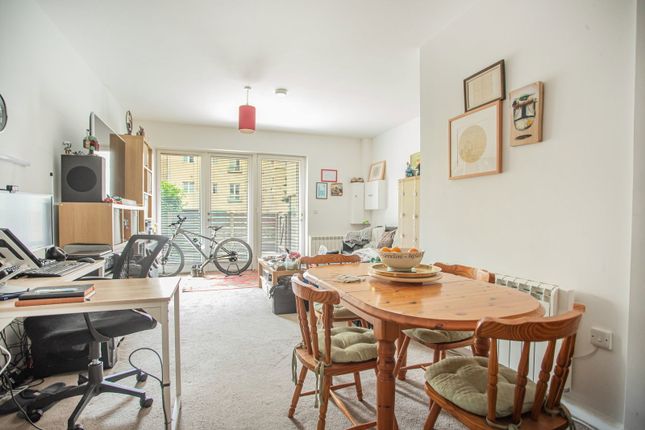 Cedar Court,24, Sir Bernard Lovell Road, Malmesbury photo 3