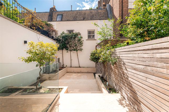 Terraced house for sale in Albion Street, London