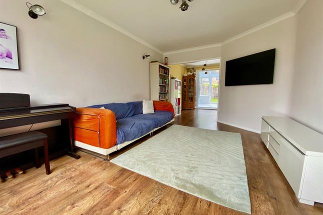 27, Oak Road, Peterborough photo 2