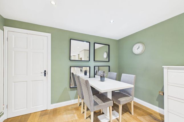 Bluebell Close, Horsham photo 3