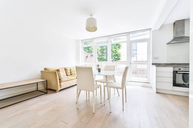 Flat to rent in Patio Close, Clapham Park, London