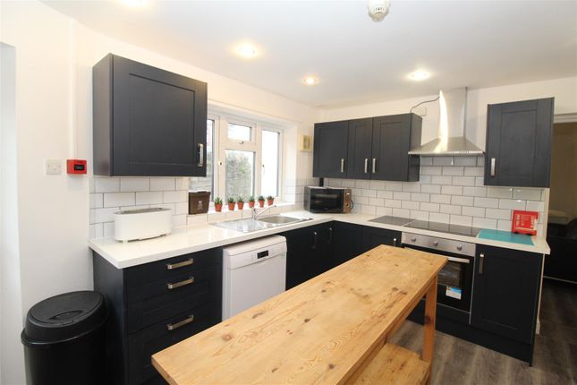 6-bed house on Thesiger Street, Cardiff, £3,570/mo