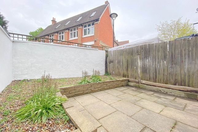 3 Gowan Road, London photo 4