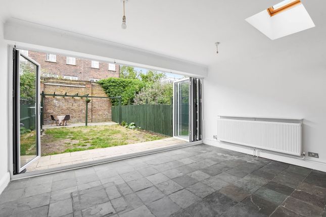 Thumbnail Terraced house to rent in Cornwallis Square, London