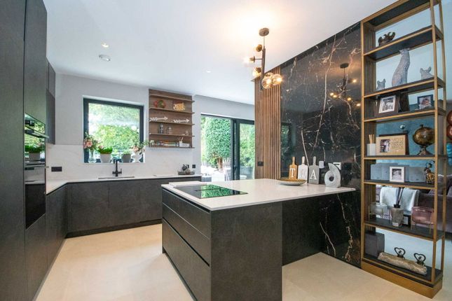 35, West End Lane, Pinner photo 2