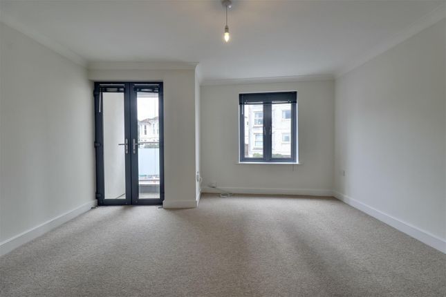 3 James Terrace, Clarendon Road, Southsea photo 3