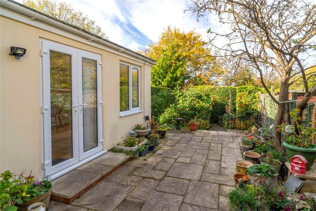 19, Colletts Gardens, Broadway photo 2