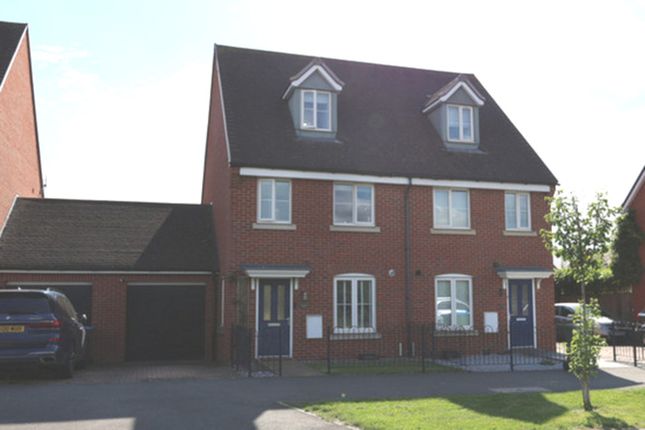 3-bed house on 21, Redcurrant Avenue, Aylesbury, £400,000