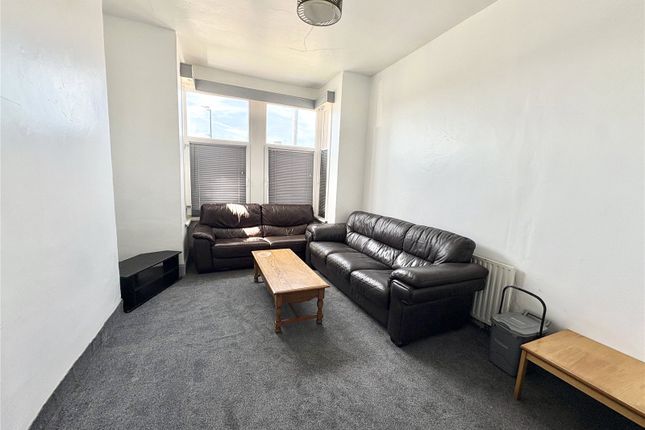 92, Victory Road, Lancashire photo 2
