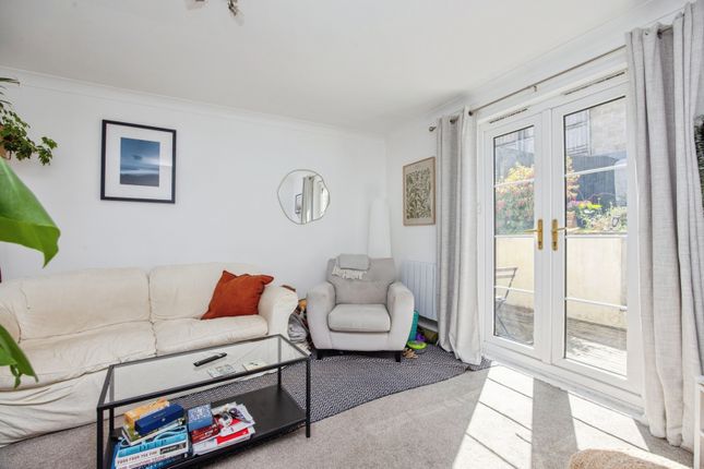 2, Helena Court, St. Austell photo 4