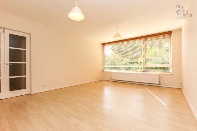 16, Crakers Mead, Watford photo 4