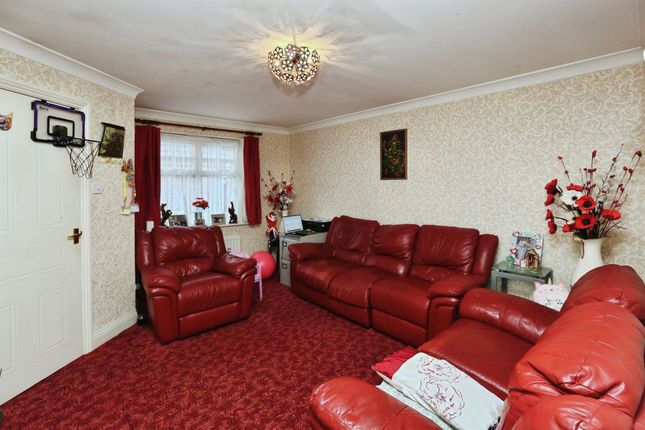 Magennis Close, Gosport photo 4