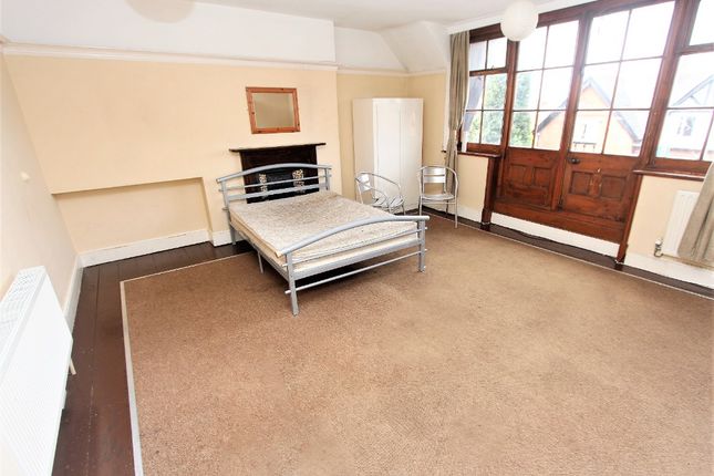 Flat for sale in Springfield Road, Clarendon Park, Leicester