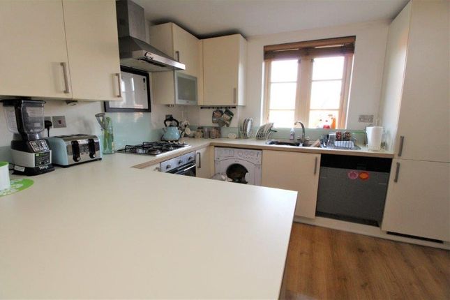 Flat to rent in Grosvenor Place, Colchester
