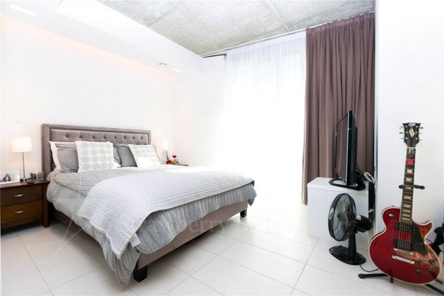 Studio flat on Hoola, 806, 1 Tidal Basin Road, London, £295,000