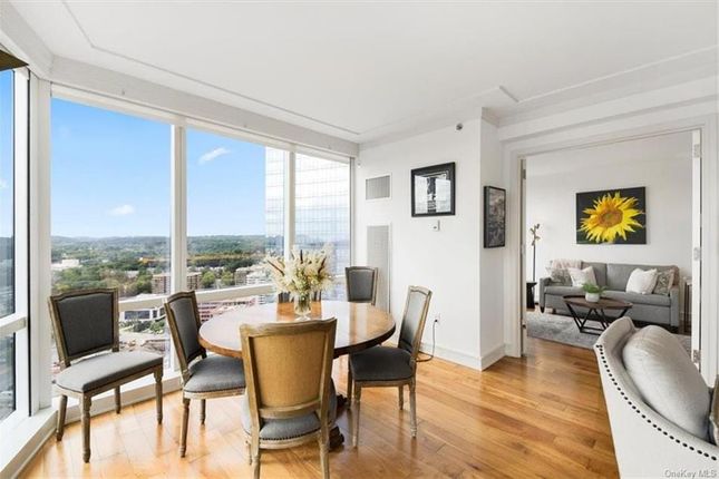 Town house for sale in 1 Renaissance Square #27E, White Plains, New York, United States Of America