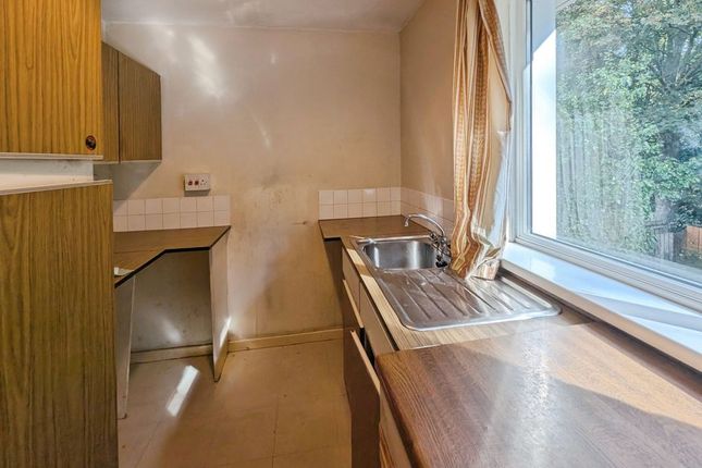 18, Wood Grove, Newcastle Upon Tyne photo 2