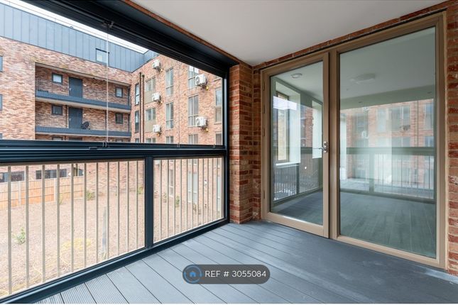 One Bed Flat, Sargeant Court Staines Road, Hounslow photo 3