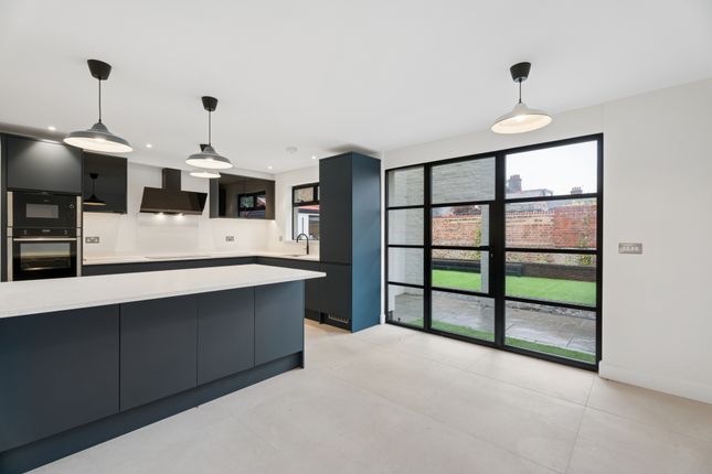 2-bed house on Waterside, Chesham, £725,000