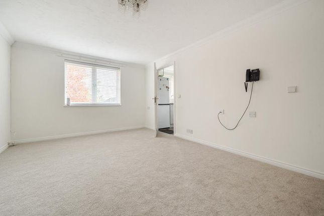 APARTMENT 19 PASSFIELD LODGE, Lightwater, Lightwater photo 3