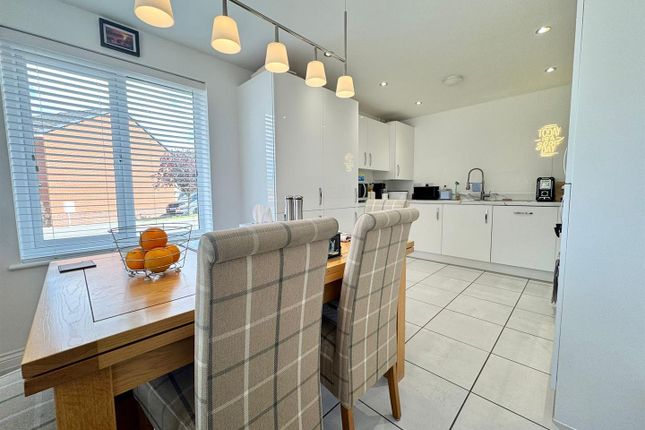 33, Gale Way, Tiverton photo 4