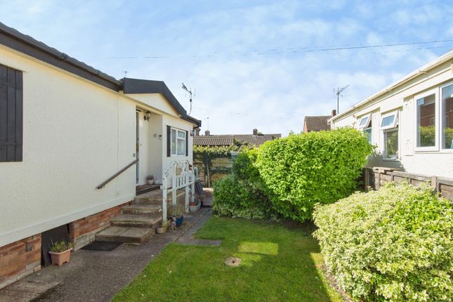 21, Long Close, Lower Stondon photo 4