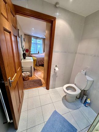 11, Regent Close, Harrow photo 4