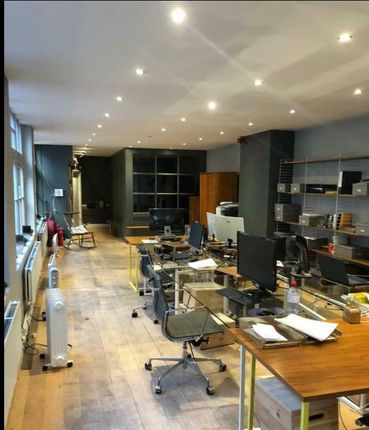 Office to let in Great Newport St, London
