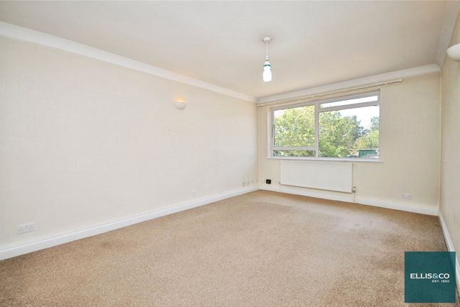 Sunbury Court, Barnet photo 4
