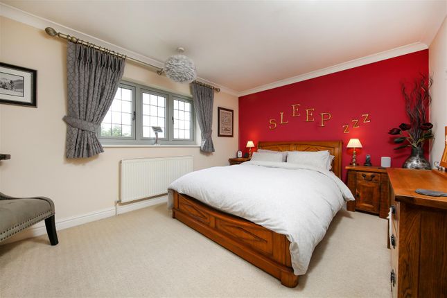 Property for sale in Hall Close, Cutthorpe, Chesterfield