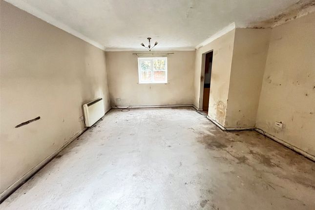 Flat 4,, The Cloisters, DAVENTRY photo 4