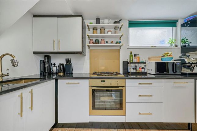29A, Sutherland Square, London photo 3