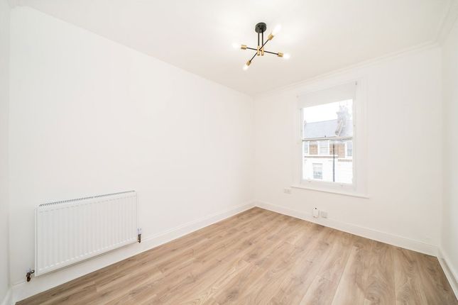 3B, St Stephens Grove, London photo 3