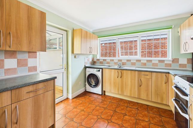 12, Wickett Hern Road, Doncaster photo 2