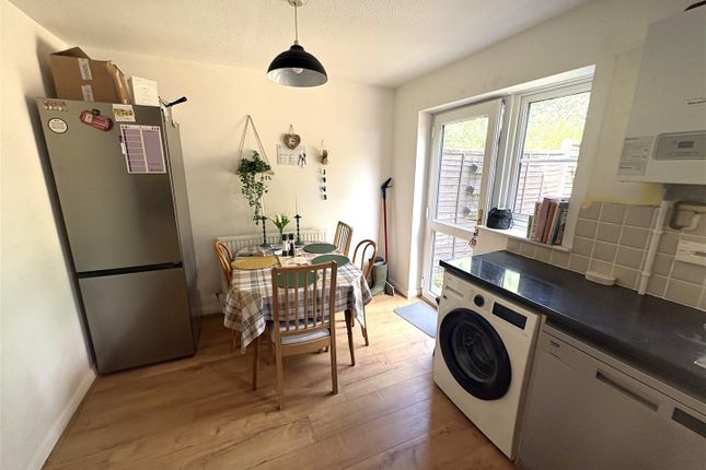 11, Dove Close, Andover photo 4