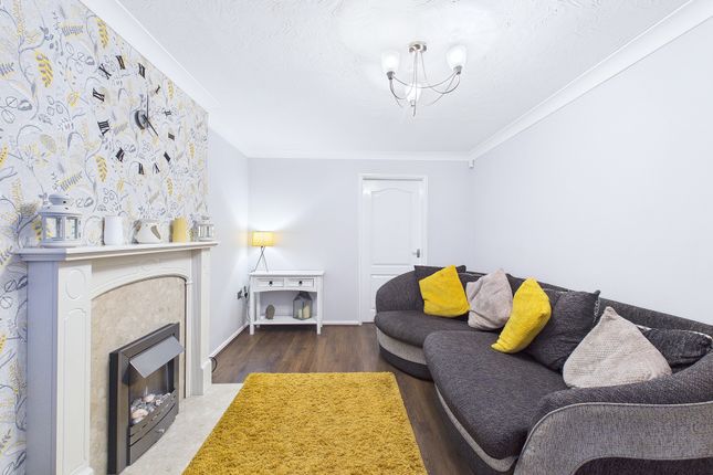 11, Knights Grange, St Helens photo 3