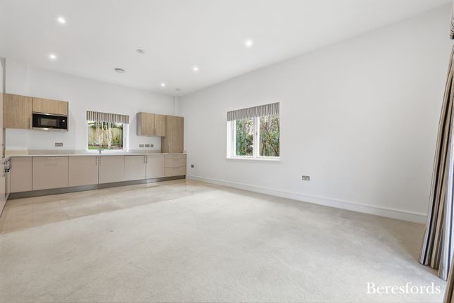 16 Bell Mead Heights,, Bell Mead, Essex photo 2
