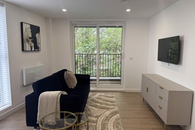 Flat 3 Halcyon House, 19, Springbank Road, London photo 5