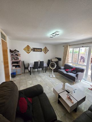 57, Swinfield Close, Feltham photo 4