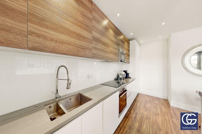 Flat to rent in Charlotte Court, East Barnet Road, London