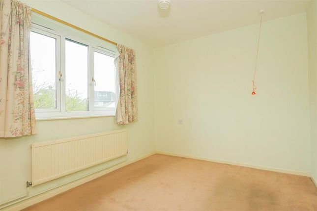 Flat for sale in Galloway Court, Pudsey