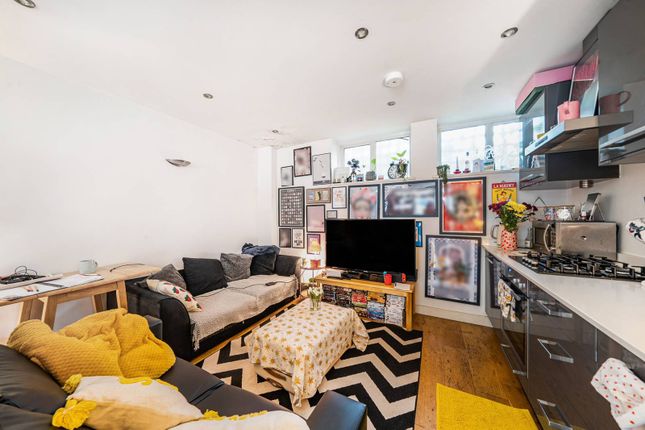 Thumbnail Flat for sale in Accommodation Road, Temple Fortune, London