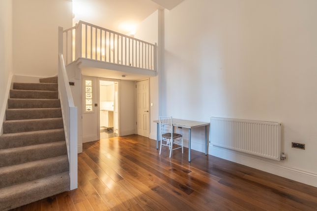 Flat 68 Princess Park Manor, London photo 2