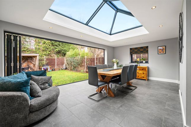 29, Dovedale Close, Sandhurst photo 3