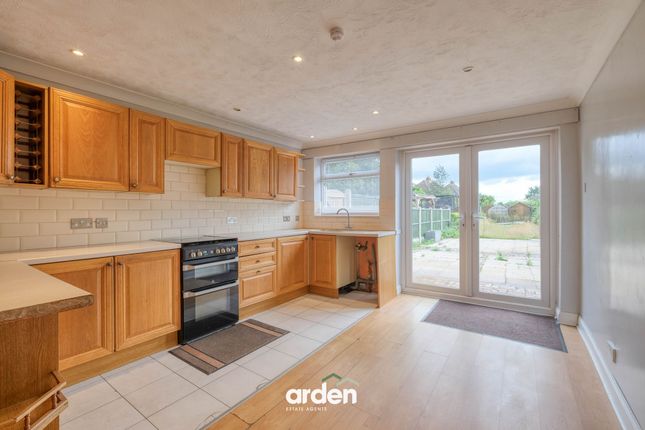 110 Hurcott Road, Kidderminster photo 3