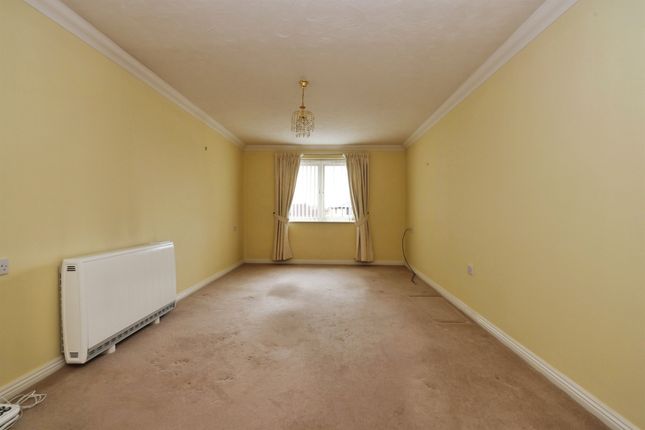 23, Castle Lodge, Gladstone Road, Chippenham photo 2